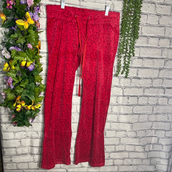.,🌼3/$30🌼Red Leopard Printed Boot cut Velour Trackpants Size Large - Picture 3 of 16
